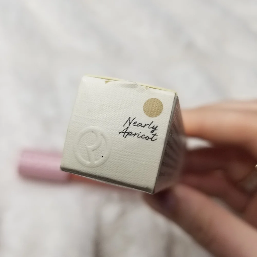 Rare Beauty Stay Vulnerable Liquid Eyeshadow Nearly Apricot